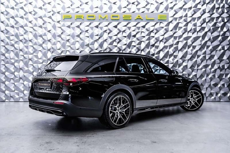 Usado Mercedes E450 367 CV (269 kW) 2025 Negro Familiar