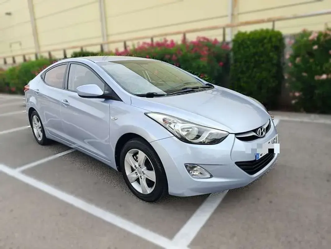 Usado Hyundai Elantra Comfort 132 CV (97 kW) 2011 Azul Berlina