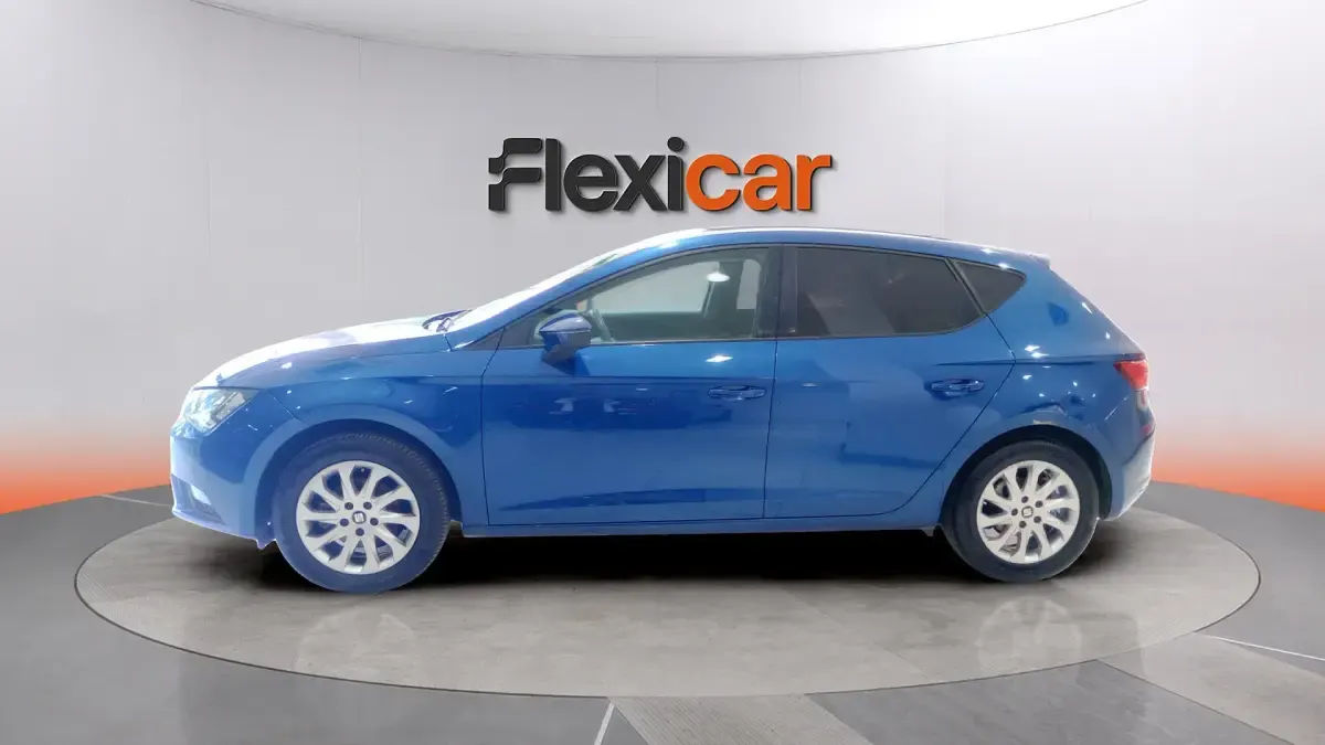 Usado Seat Leon Reference 105 CV (77 kW) 2015 Azul Berlina