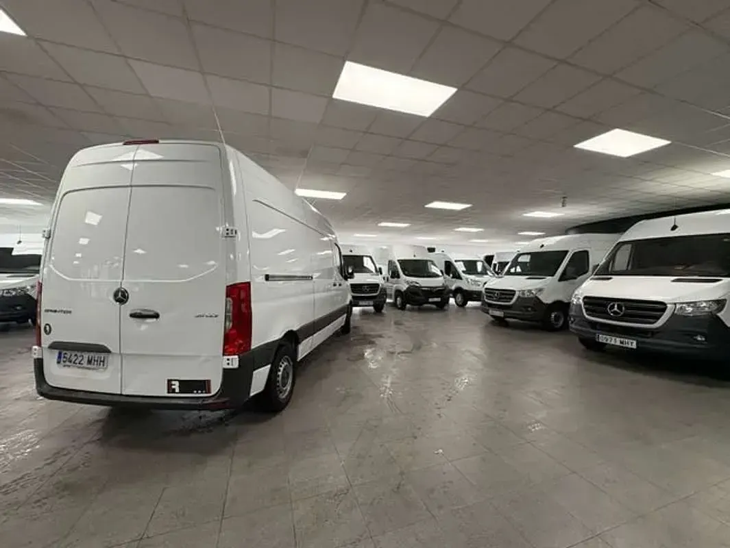 Usado Mercedes Sprinter 2023 Blanco Van