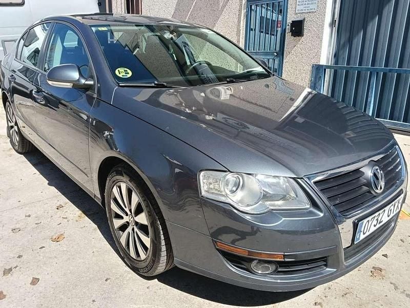 Usado VW Passat Advance 140 CV (102 kW) 2010 Gris Berlina
