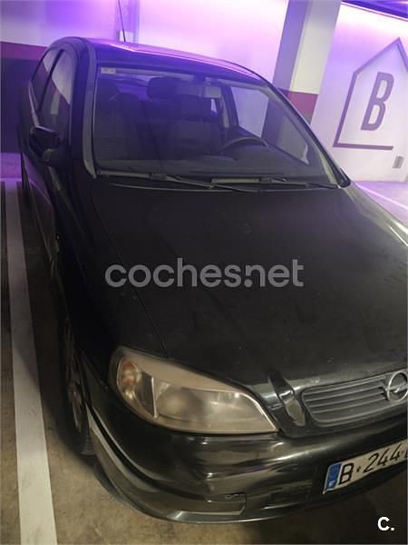 Usado Opel Astra Sportive 136 CV (100 kW) 1999 Negro Berlina