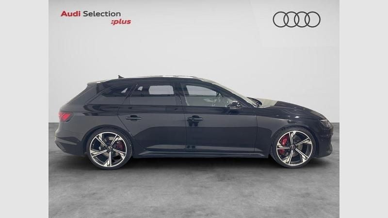 Usado Audi RS4 450 CV (330 kW) 2023 Negro mitos (metalizado) Familiar