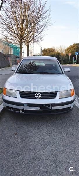 Usado VW Passat Comfortline 110 CV (80 kW) 1999 Gris / plata Berlina