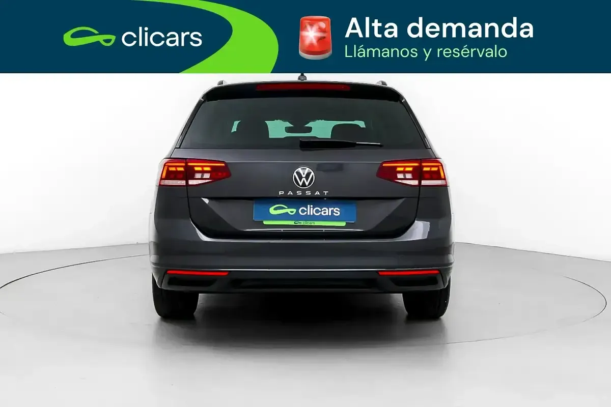 Usado VW Passat Executive 122 CV (89 kW) 2023 Gris Familiar