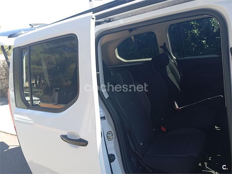 Usado Peugeot Rifter Allure 130 CV (95 kW) 2025 Blanco Monovolumen