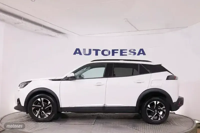 Usado Peugeot 2008 Allure 110 CV (80 kW) 2021 Blanco SUV