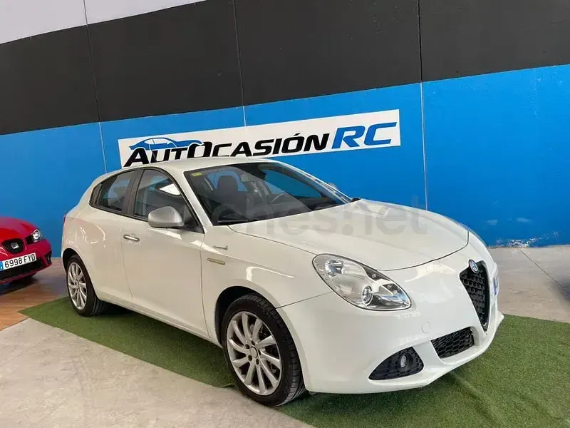 Usado Alfa Romeo Giulietta Distinctive 140 CV (102 kW) 2011 Blanco Utilitario