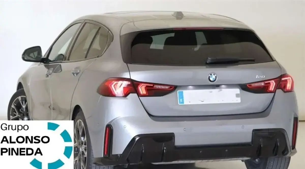 Usado BMW 120 M Sport 171 CV (125 kW) 2025 Gris Utilitario