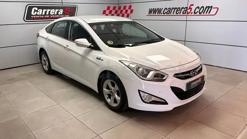 Usado Hyundai i40 115 CV (84 kW) 2013 Blanco Familiar
