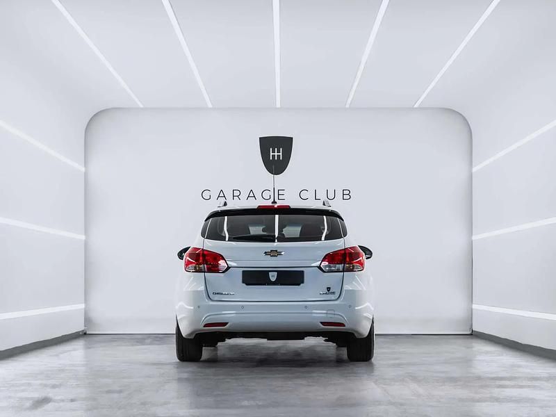 Usado Chevrolet Cruze LT 131 CV (96 kW) 2013 Blanco Familiar