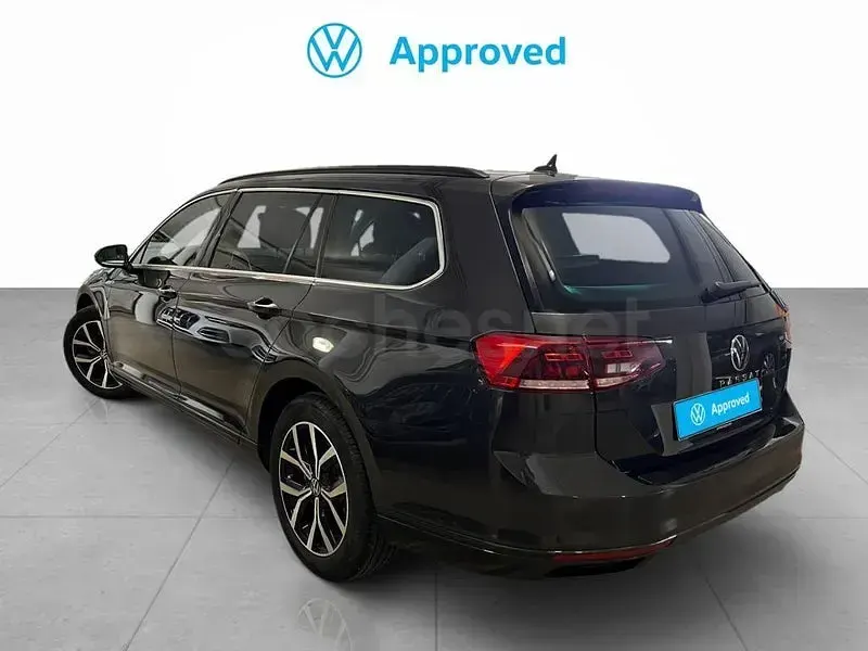Usado VW Passat Executive 150 CV (110 kW) 2023 Gris / plata Familiar