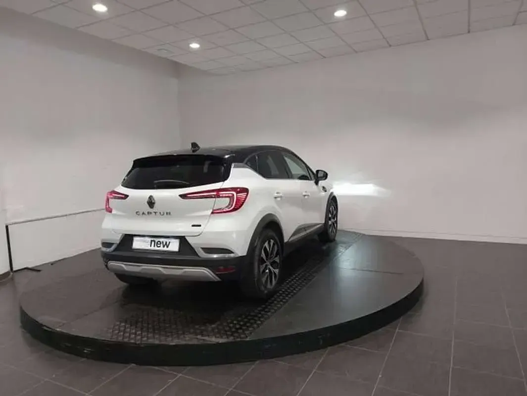 Usado Renault Captur Techno 143 CV (105 kW) 2023 Blanco SUV