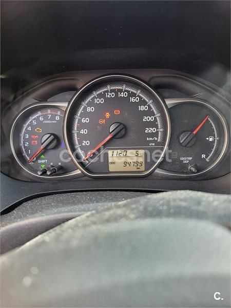 Usado Toyota Yaris Active 99 CV (72 kW) 2015 Blanco Utilitario