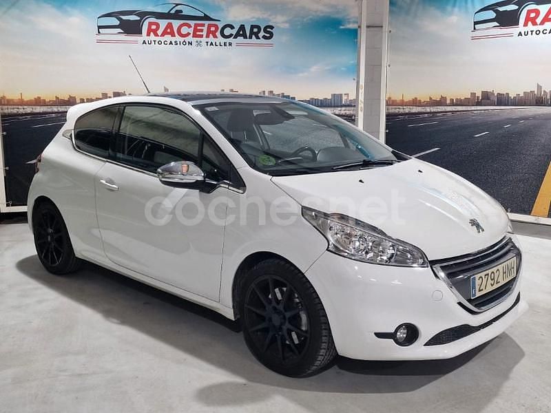 Blanco Usado 2012 Peugeot 208 Allure Utilitario | 7995 € (Caro) - Imagen 1/4