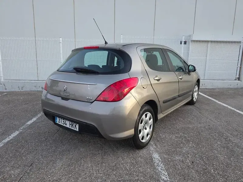 Usado Peugeot 308 Active 112 CV (82 kW) 2012 Beige Berlina