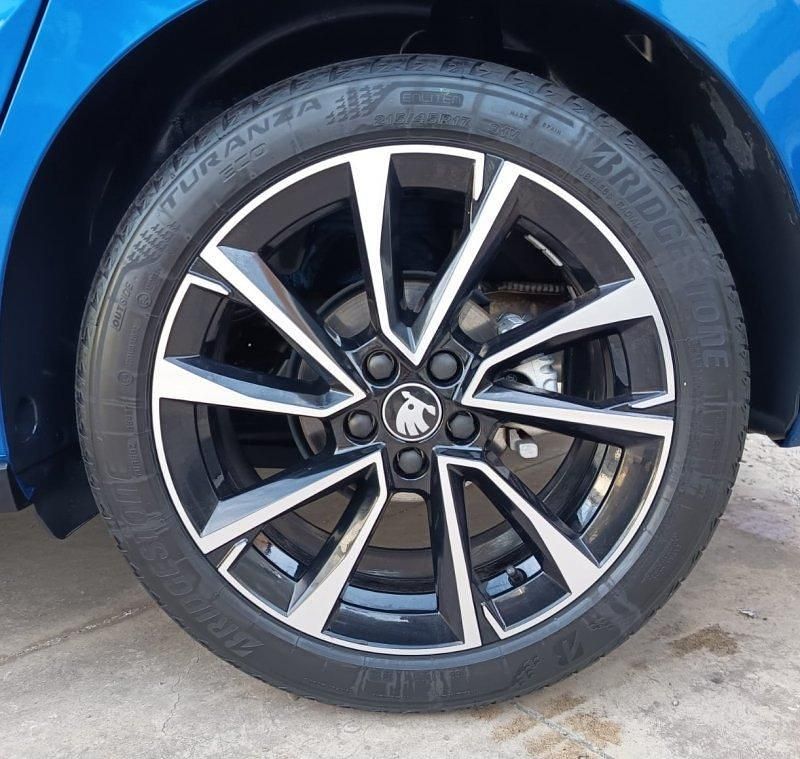 Usado Skoda Fabia Monte Carlo 115 CV (84 kW) 2025 Azul race metalizado/negro mágico Utilitario