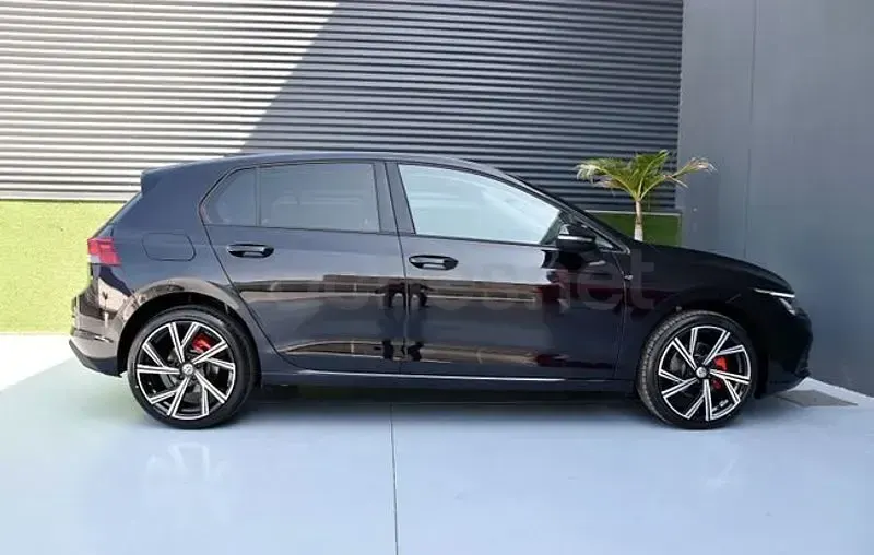 Usado VW Golf VIII Life 116 CV (85 kW) 2021 Negro Berlina