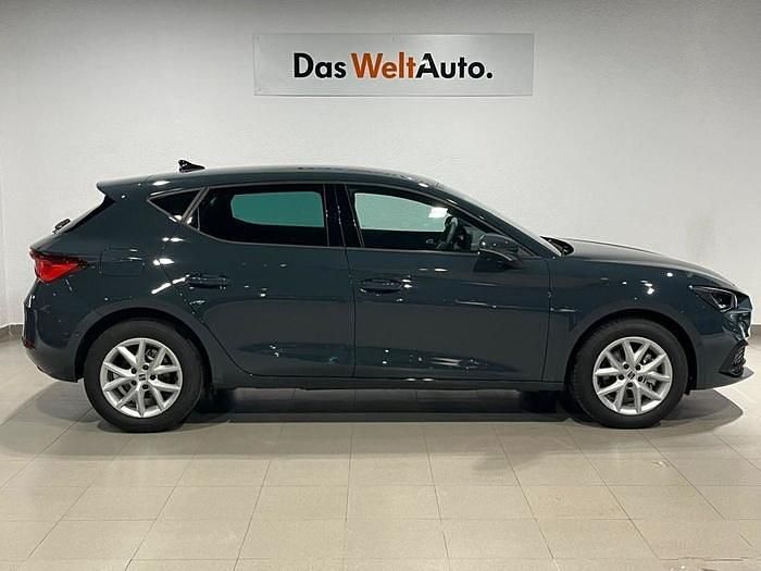 Usado Seat Leon Style 116 CV (85 kW) 2025 Azul Berlina