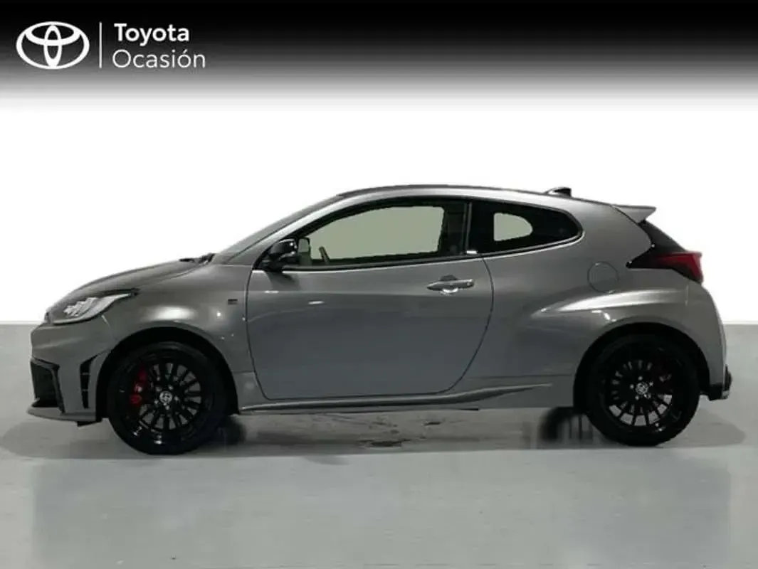 Usado Toyota Yaris 276 CV (202 kW) 2024 Gris Utilitario
