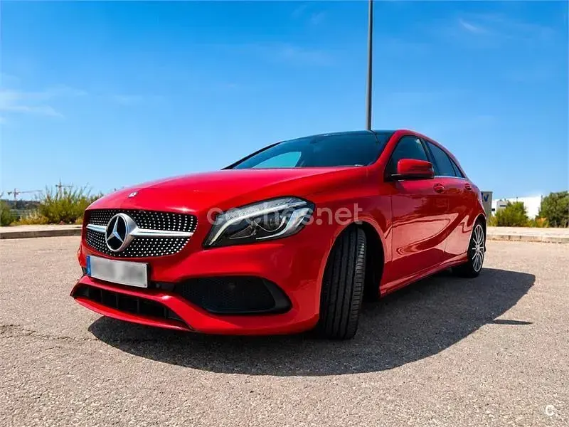 Usado Mercedes A200 AMG line 136 CV (100 kW) 2016 Rojo Utilitario