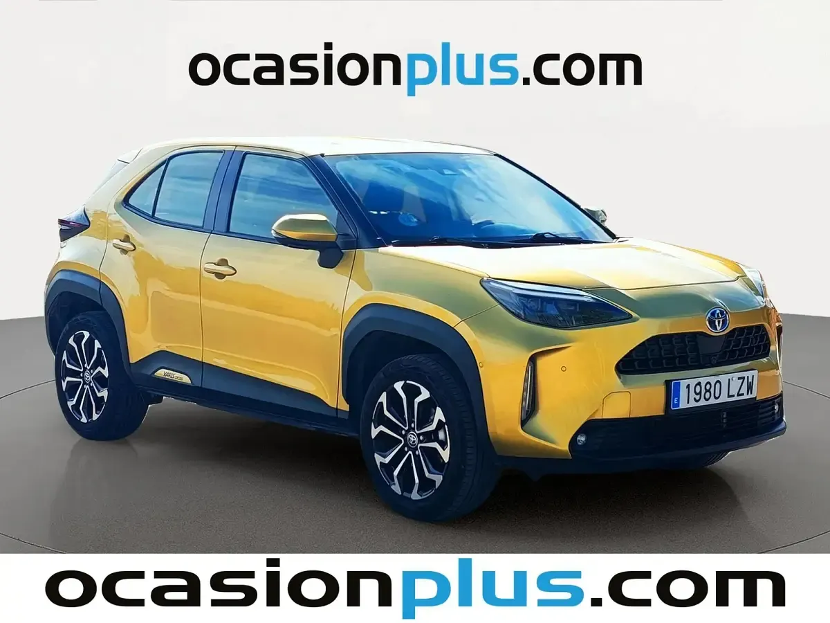 Usado Toyota Yaris Hybrid Active 116 CV (85 kW) 2022 Oro SUV