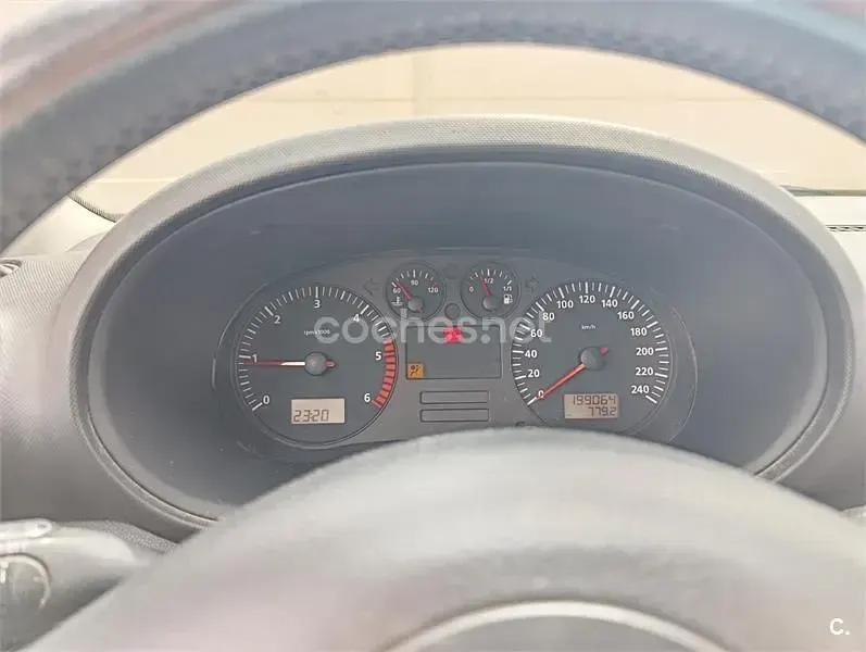 Usado Seat Toledo Stella 110 CV (80 kW) 2004 Gris / plata Berlina