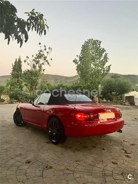 Usado Mazda MX5 131 CV (96 kW) 1999 Rojo Descapotable