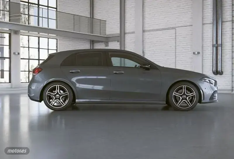 Usado Mercedes A180 115 CV (84 kW) 2022 Gris Berlina