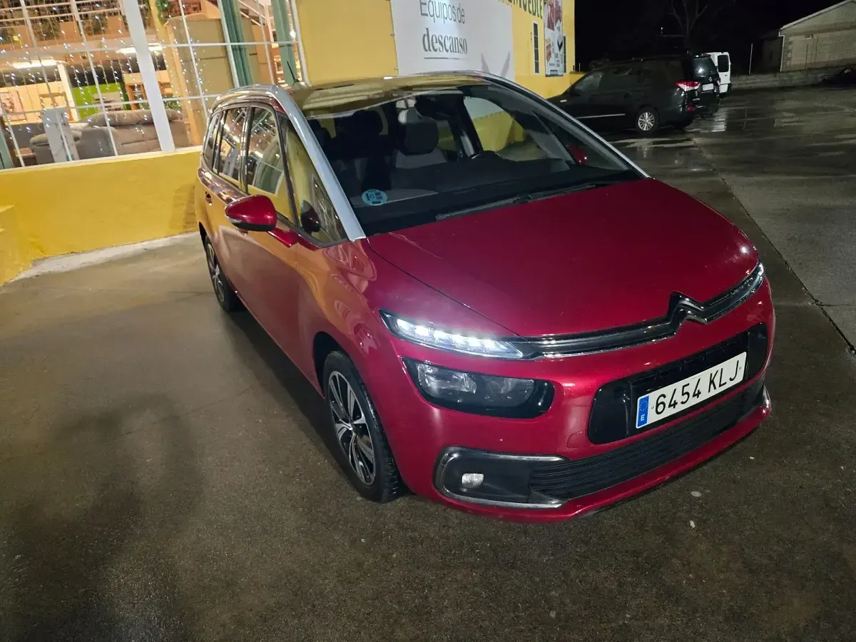 Usado Citroën Spacetourer Feel 150 CV (110 kW) 2017 Rojo Monovolumen
