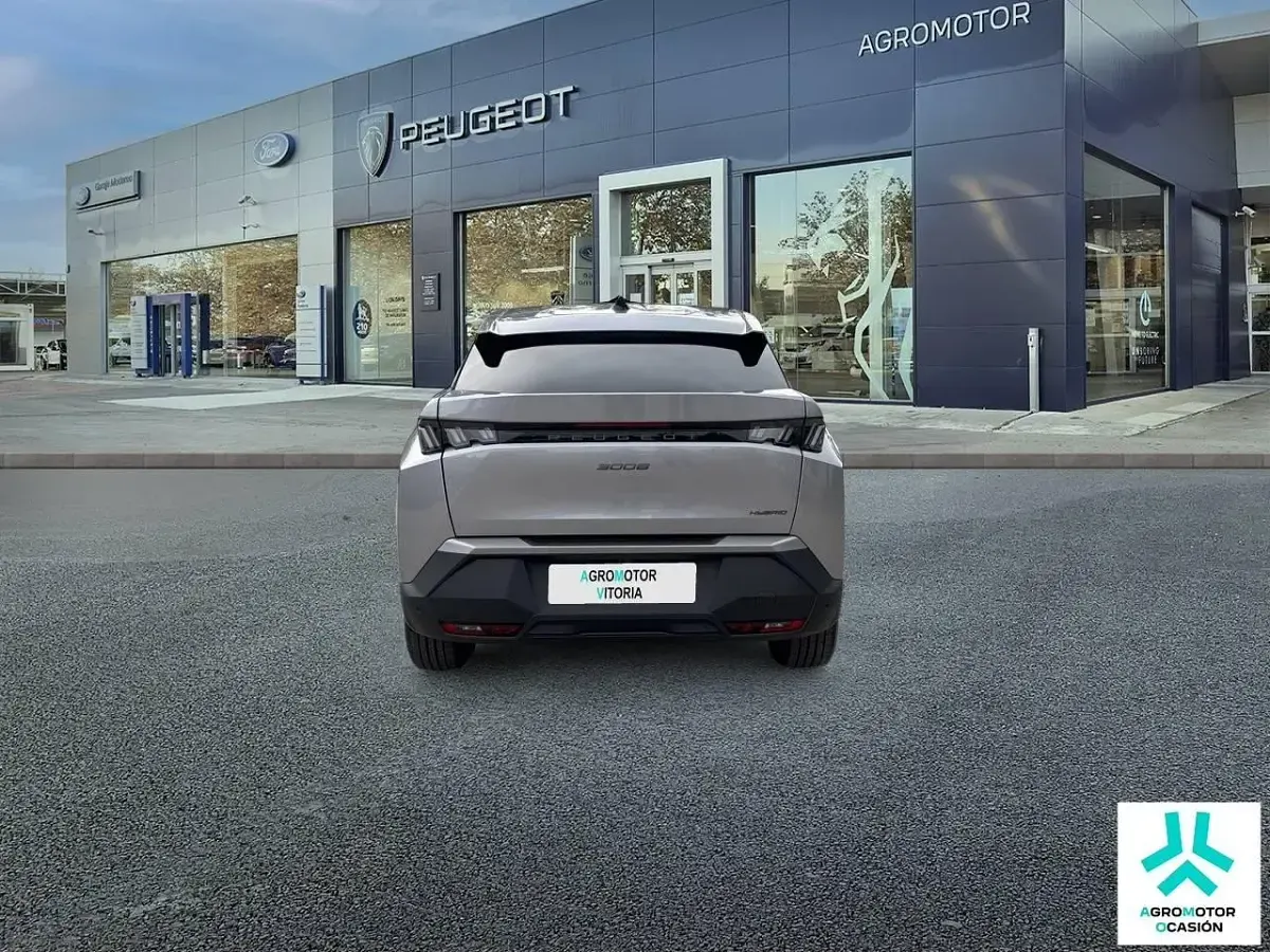 Usado Peugeot 3008 GT 145 CV (106 kW) 2025 Gris SUV
