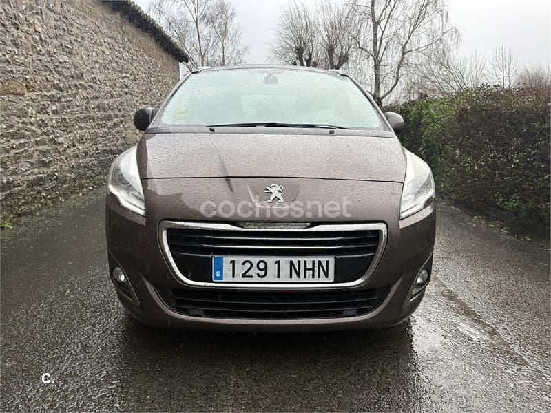 Usado Peugeot 5008 Style 115 CV (84 kW) 2014 Marrón Monovolumen