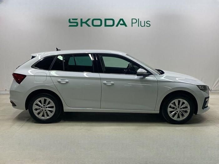Usado Skoda Scala Selection 115 CV (84 kW) 2024 Blanco Utilitario