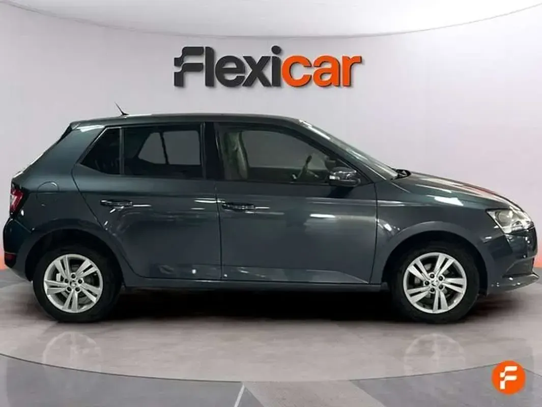 Usado Skoda Fabia Ambition 60 CV (44 kW) 2020 Gris Utilitario