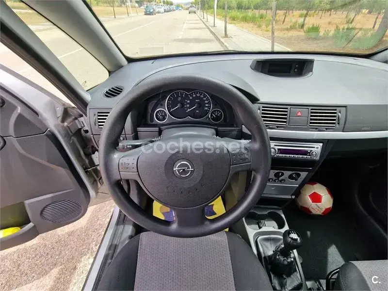 Usado Opel Meriva Enjoy 100 CV (73 kW) 2004 Gris / plata Monovolumen