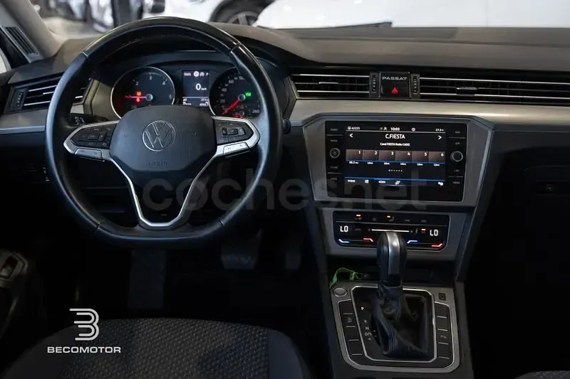 Usado VW Passat 122 CV (89 kW) 2021 Gris / plata Familiar