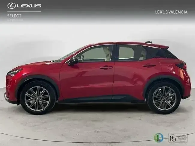Usado Lexus LBX 136 CV (100 kW) 2025 Rojo SUV