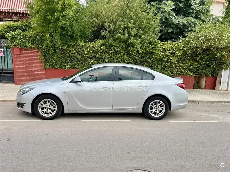 Usado Opel Insignia Expression 120 CV (88 kW) 2014 Gris / plata Berlina