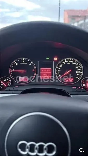 Begagnad Audi A4 130 HK (95 kW) 2002 Grå Sedan