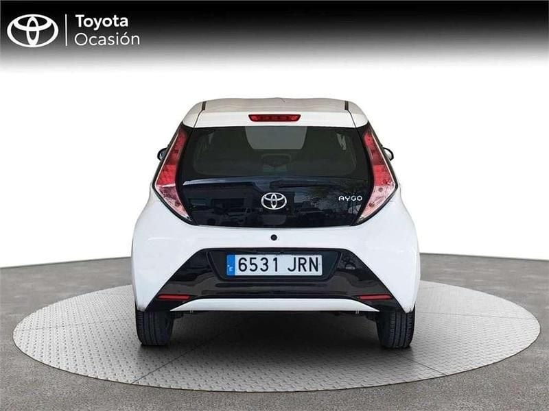 Usado Toyota Aygo X-play 69 CV (50 kW) 2016 Utilitario
