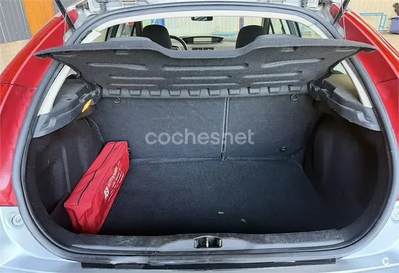 Usado Citroën C4 92 CV (67 kW) 2005 Gris / plata Berlina
