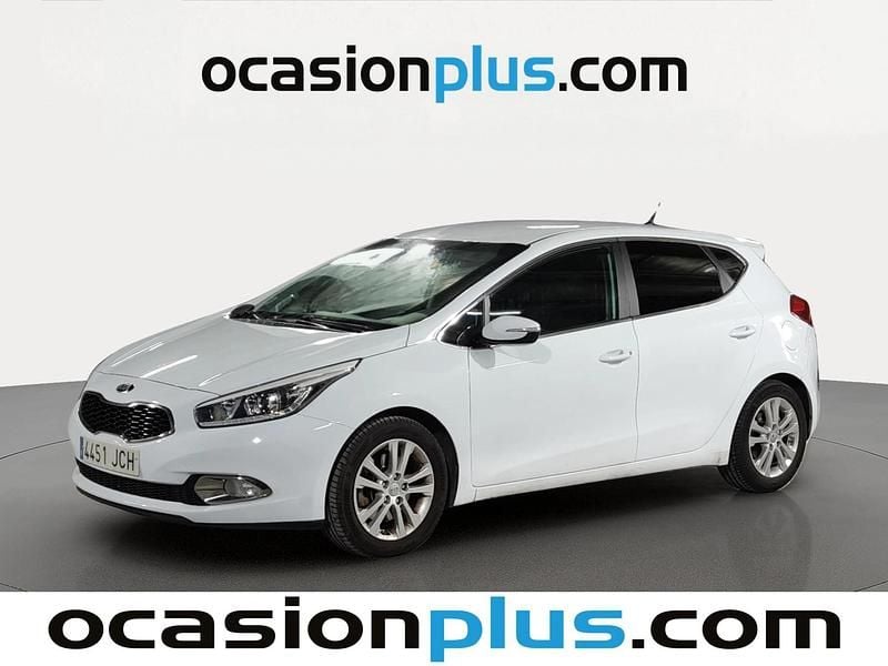 Blanco Usado 2015 Kia Ceed GT Utilitario | 8232 € (Precio justo) - Imagen 1/4