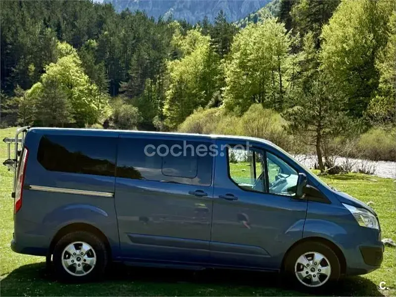 Käytetty Ford Tourneo Titanium 130 HP (95 kW) 2018 Sininen Tila-auto