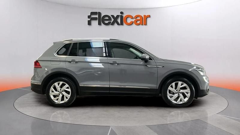 Usado VW Tiguan Life 150 CV (110 kW) 2021 Gris SUV