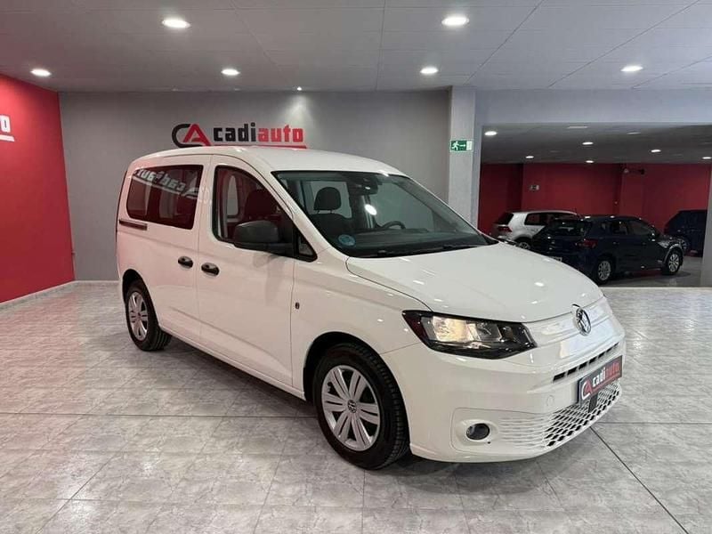 Usado VW Caddy 102 CV (75 kW) 2021 Blanco Monovolumen