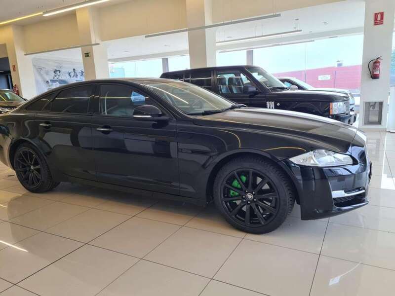 Usado Jaguar XJ Premium Luxury 275 CV (202 kW) 2012 Negro Berlina