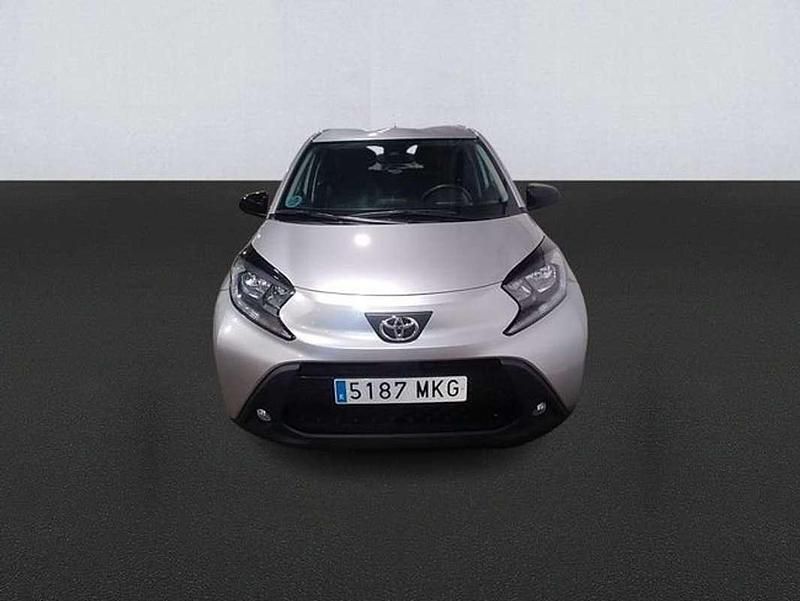 Usado Toyota Aygo X-play 69 CV (50 kW) 2023 Gris Utilitario
