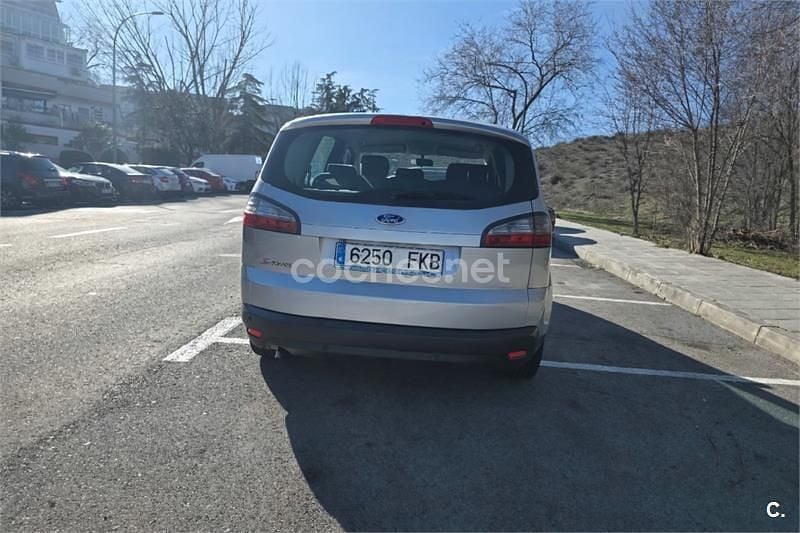 Usado Ford S-MAX Trend 145 CV (106 kW) 2006 Gris / plata Monovolumen
