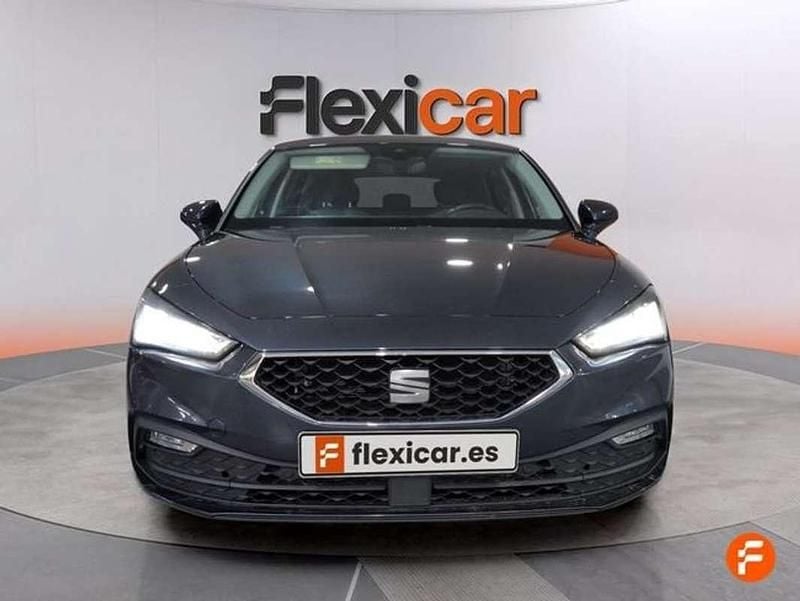 Usado Seat Leon Style 131 CV (96 kW) 2023 Azul Utilitario