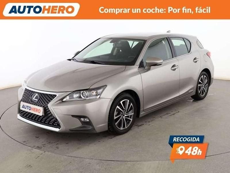 Usado Lexus CT200h 136 CV (100 kW) 2018 Plateado Utilitario